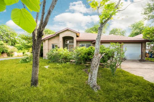 5611 Meadow Crst, Austin, TX, 78744-4047 | Card Image