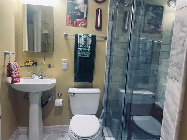 Guest house bathroom | Image 45