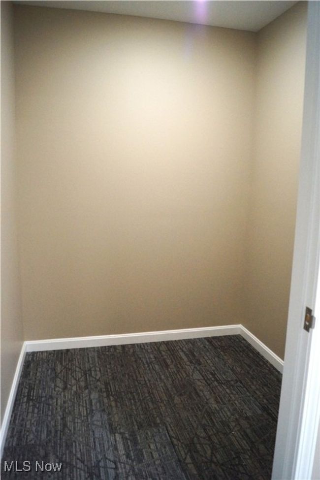 6 x 6 storage room | Image 5