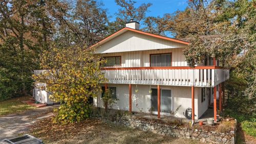4086 Quadra St, Saanich, BC, V8X1K6 | Card Image