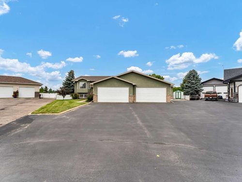 627 East 2 Street Se, Dunmore, AB, T1B0J3 | Card Image