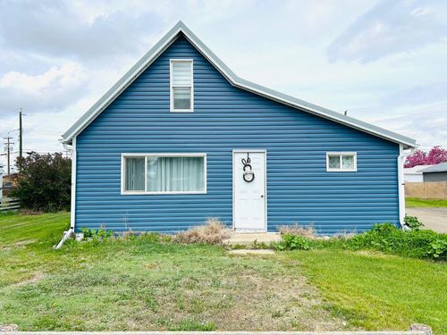 106 3 Ave E, Oyen, AB, T0J2J0 | Card Image