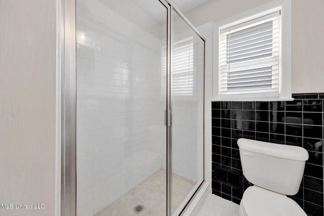 Primary Bathroom | Image 28