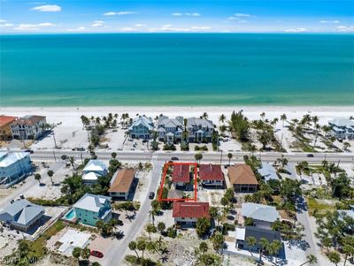 101 Washington Avenue, Home with 5 bedrooms, 3 bathrooms and null parking in Fort Myers Beach FL | Image 1