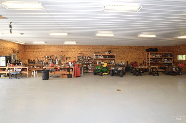 Garage with a workshop area | Image 27