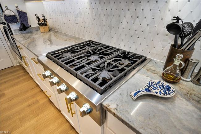 Cooking with gas! Beautiful backspash | Image 9