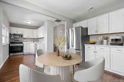 10 Dart St, East Rockaway, NY, 11518-1735 | Card Image