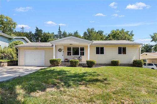 10 Valley Rd, Saint Charles, MO, 63303-4046 | Card Image