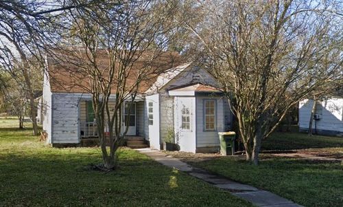 110 E Angeline St, Groesbeck, TX, 76642-1402 | Card Image