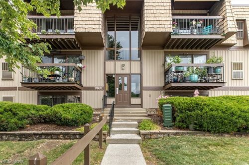 o33-9801 Sunrise Blvd, North Royalton, OH, 44133-3461 | Card Image
