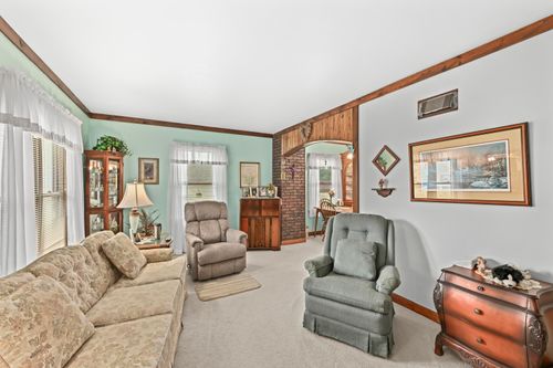 3664 S Whitnall Ave, MILWAUKEE, WI, 53207-3368 | Card Image