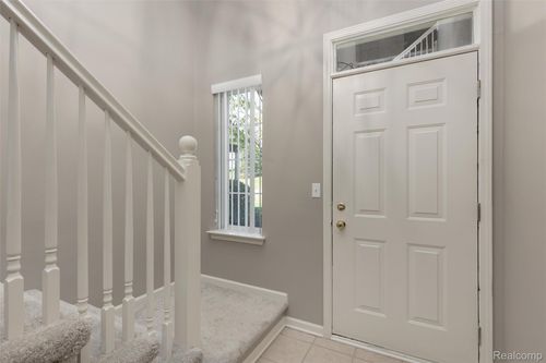 3582 Tremonte Cir S, Rochester, MI, 48306-5009 | Card Image