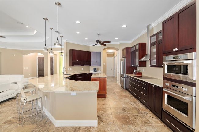 Double ovens and lots of prep space near cook top | Image 39