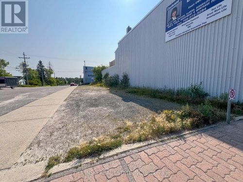 126 Sixth Ave, Cochrane, ON, P0L1C0 | Card Image