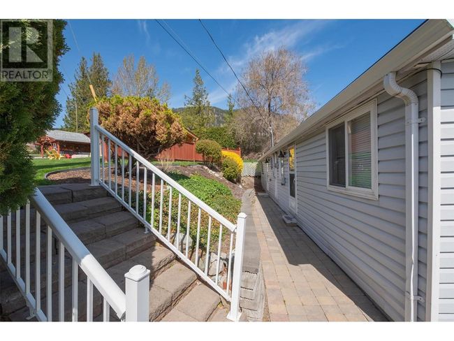 11 - 3701 Beach Ave, Home with 2 bedrooms, 2 bathrooms and 1 parking in Peachland BC | Image 8