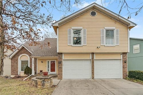 7332 N Congress Ave, Kansas City, MO, 64152-2331 | Card Image