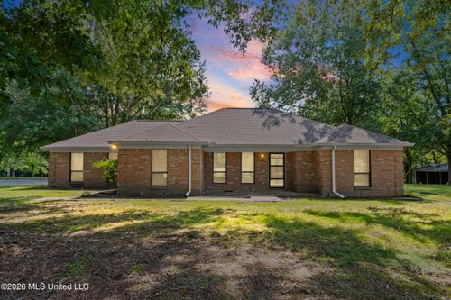 11255 Whispering Pines Dr, Olive Branch, MS, 38654-5975 | Card Image