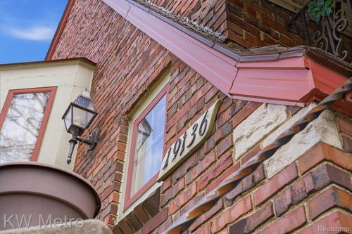 19136 Santa Barbara Dr, Detroit, MI, 48221-1625 | Card Image