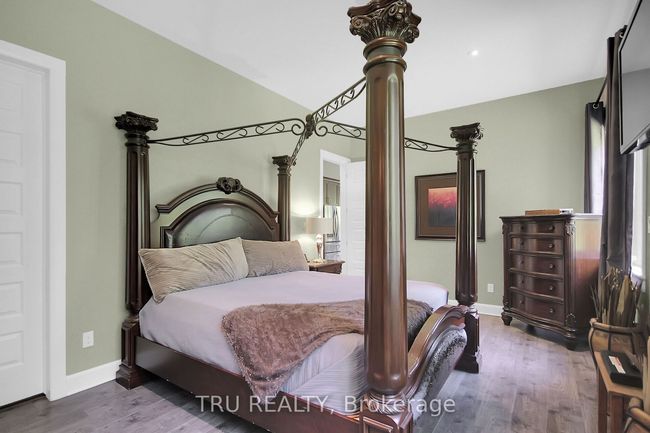 7909 Parkway Rd, House other with 5 bedrooms, 4 bathrooms and 20 parking in Metcalfe ON | Image 14