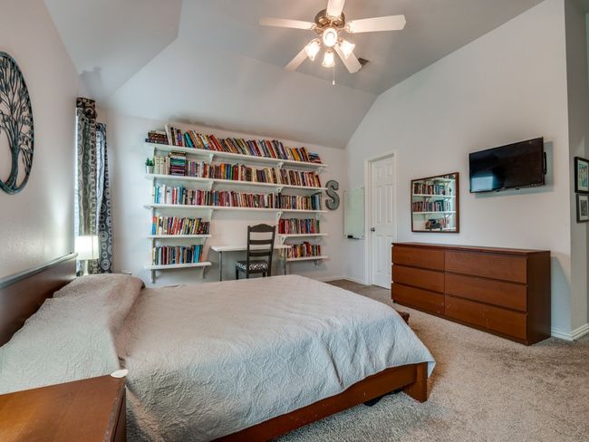 Primary bedroom with ceiling fan | Image 12