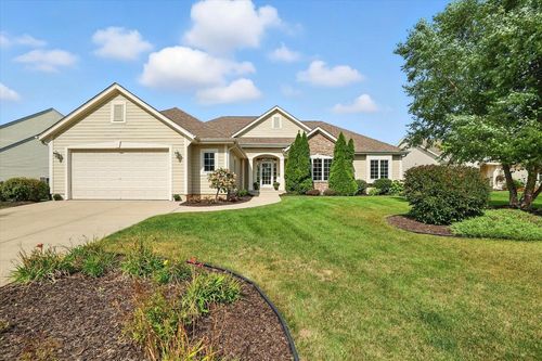 3384 W Yorkshire Circle, Franklin, WI, 53132 | Card Image