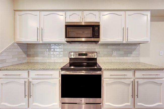 All new appliances, cabinet pulls, granite, and backsplash! | Image 10