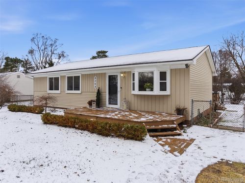 9368 Debby Jo Dr, Clarkston, MI, 48346-1822 | Card Image