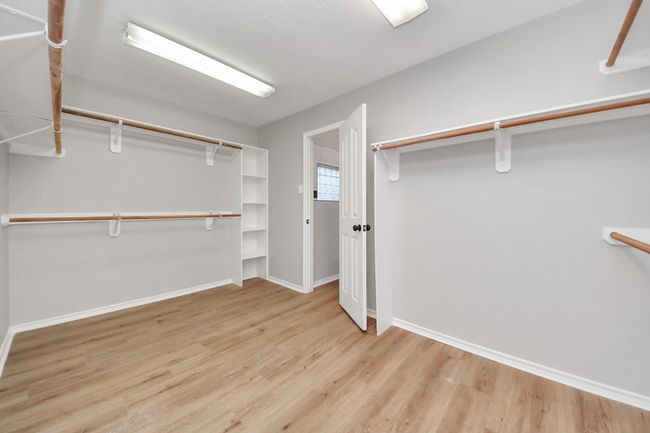1410 Long View Dr, House other with 5 bedrooms, 4 bathrooms and 3 parking in Pearland TX | Image 20
