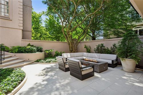 32-2525 Peachtree Rd Ne, Atlanta, GA, 30305-3670 | Card Image