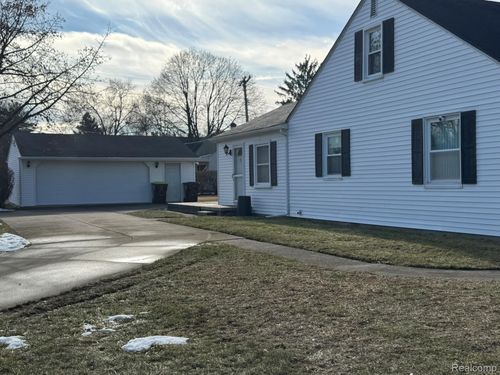 684 Greylock St, Belleville, MI, 48111-2769 | Card Image