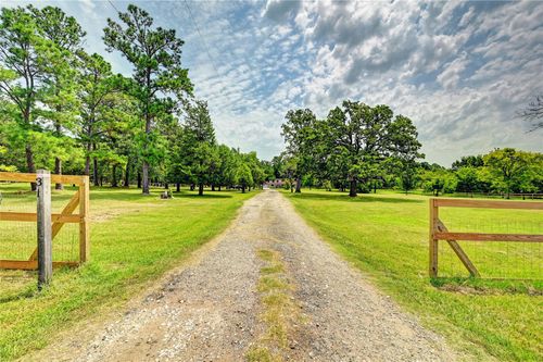 31 Echo Ln, Huntsville, TX, 77320-1629 | Card Image