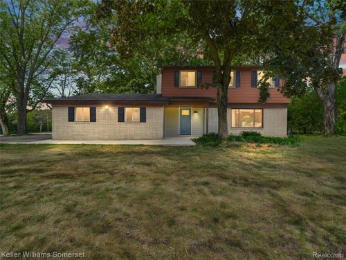 29523 Ravenscroft St, Farmington Hills, MI, 48331-2124 | Card Image