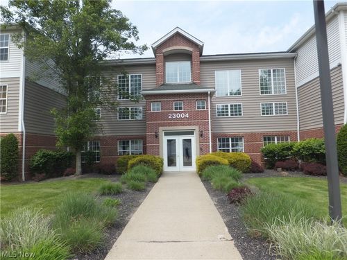 114-23004 Chandlers Ln, Olmsted Falls, OH, 44138-3273 | Card Image