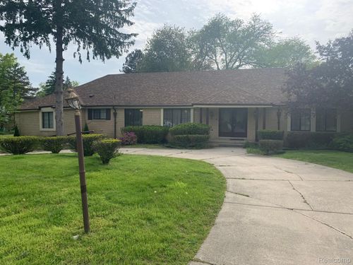 5018 Lake Bluff Rd, West Bloomfield, MI, 48323-2432 | Card Image