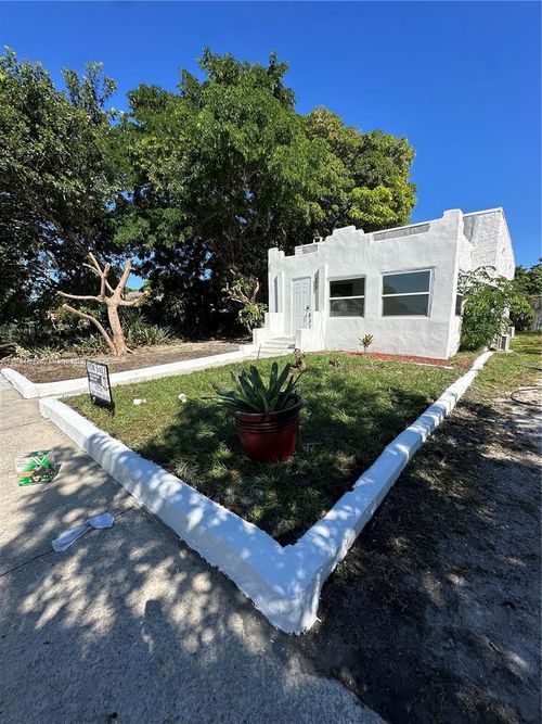 832 N C St, Lake Worth, FL, 33460-2437 | Card Image