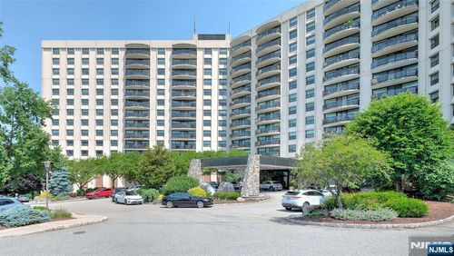 2 Claridge Dr, Verona, NJ, 07044 | Card Image