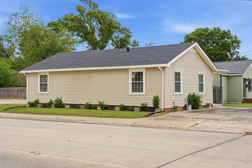 242 West Hale Street, Lake Charles, LA, 70601 | Card Image
