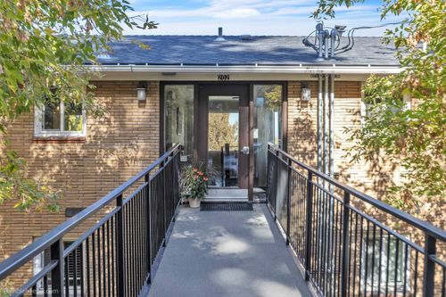 202 E Rockwood Blvd, Spokane, WA, 99202-1258 | Card Image