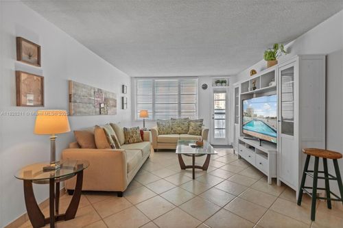 apt-316-1913 S Ocean Dr, Hallandale Beach, FL, 33009-5952 | Card Image