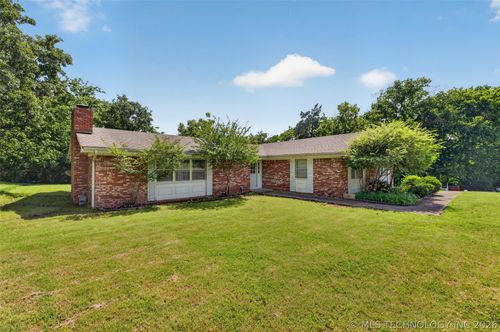 220 E 20th St, Okmulgee, OK, 74447-7801 | Card Image