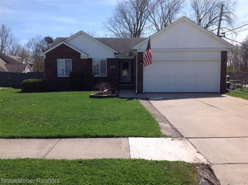 32010 N Oakcrest Drive E, Chesterfield Township, MI, 48047 | Card Image
