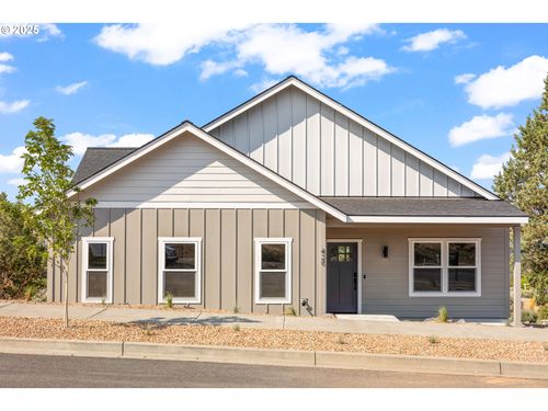 420 Se Manzanita Dr, Madras, OR, 97741-6801 | Card Image