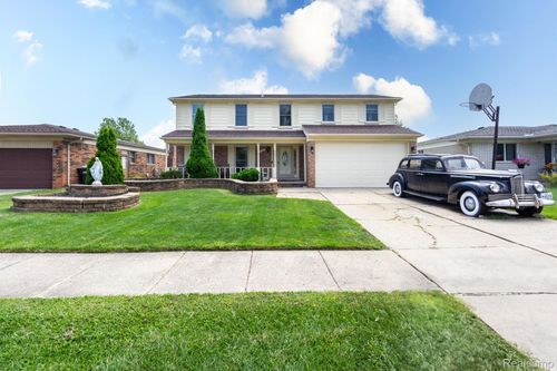 3622 Tracy Dr, Sterling Heights, MI, 48310-2577 | Card Image