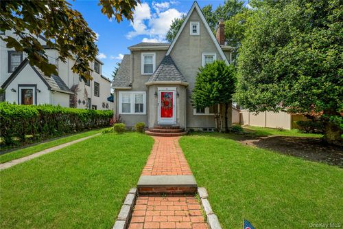 47 Stratford Rd, West Hempstead, NY, 11552-1721 | Card Image