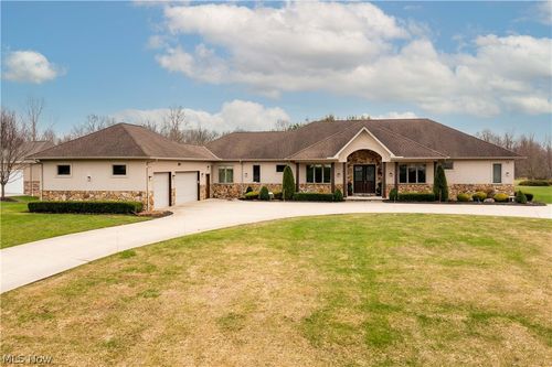 2240 Sunrise Oval, Medina, OH, 44256-6725 | Card Image