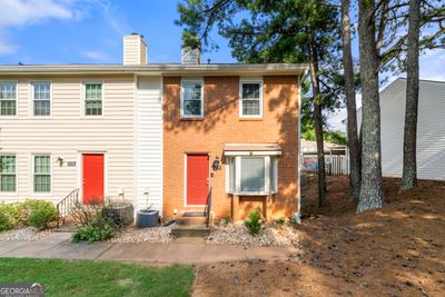 136 Holcomb Ferry Road, Townhouse with 3 bedrooms, 3 bathrooms and null parking in Roswell GA | Image 1