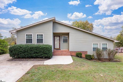 7 Bubbling Creek Dr, Travelers Rest, SC, 29690-9611 | Card Image
