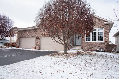 3765-3765 Lakeview Dr, WINNEBAGO, IL, 61088-8021 | Card Image