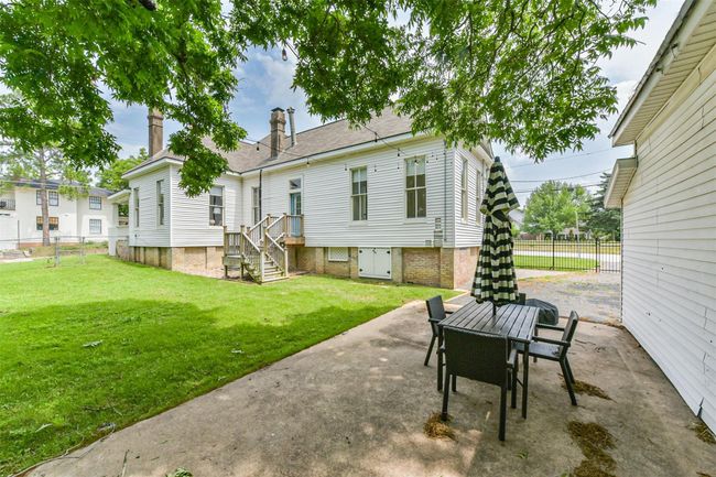 612 S Day St, House other with 4 bedrooms, 3 bathrooms and 1 parking in Brenham TX | Image 7