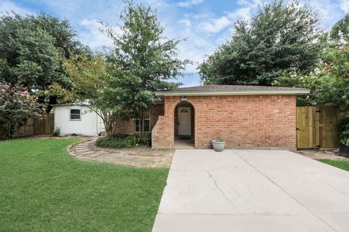 1015 Stoneleigh Ct, Tomball, TX, 77375-4915 | Card Image